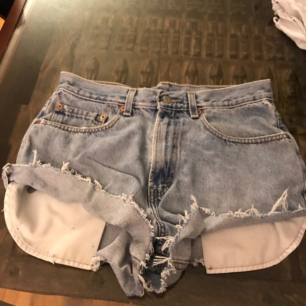 LEVI’S HIGH WAISTED DISTRESSED DENIM SHORTS